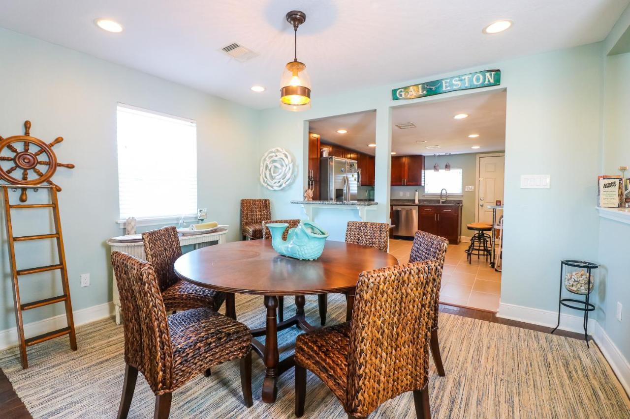 Perfect Location Spacious Yard Coffee Bar At This Lovely Beach Home Galveston Exterior foto